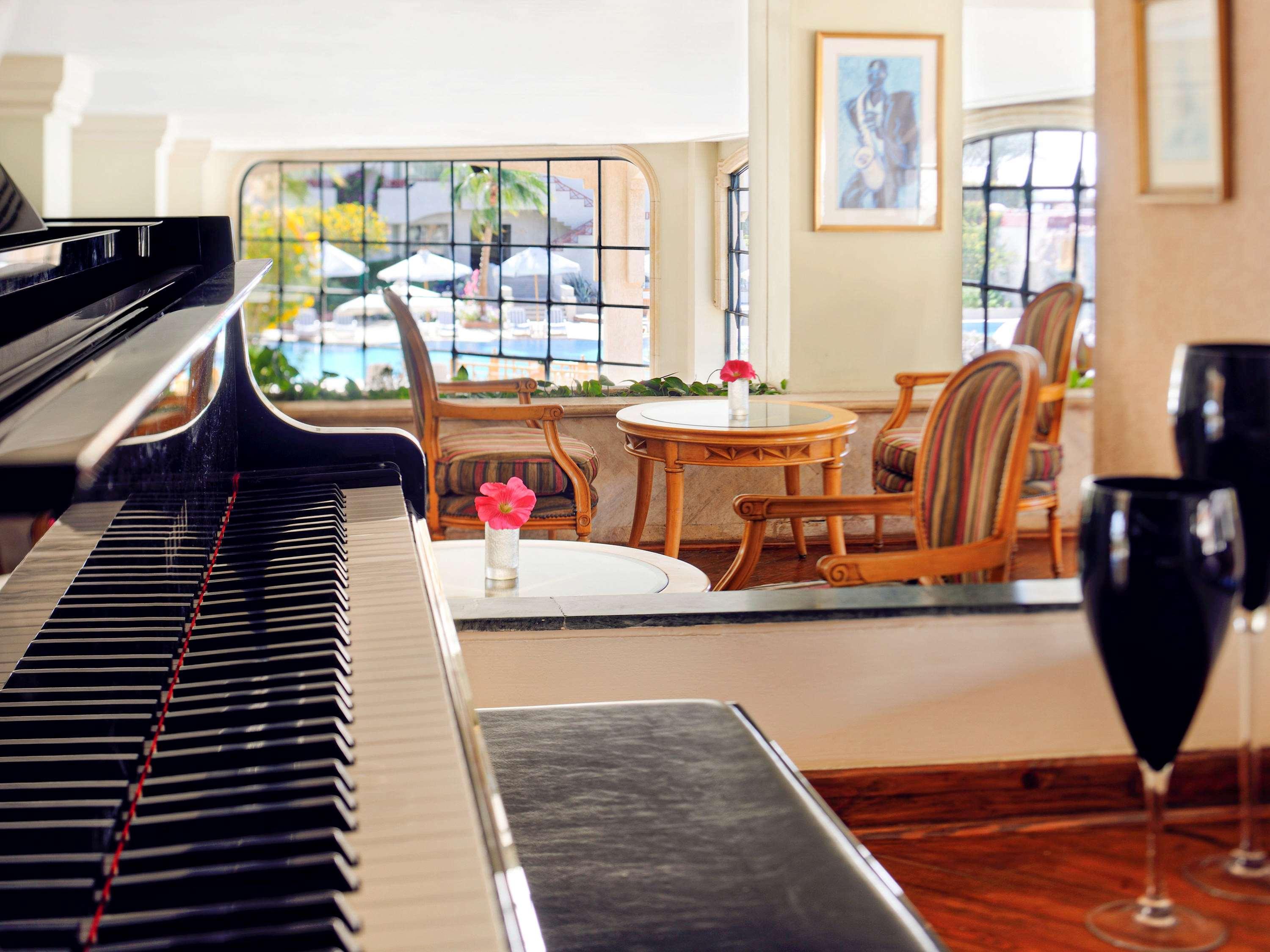 Naama Bay Promenade Beach Resort Managed By Accor Sharm el-Sheikh Exterior photo The piano in the lobby