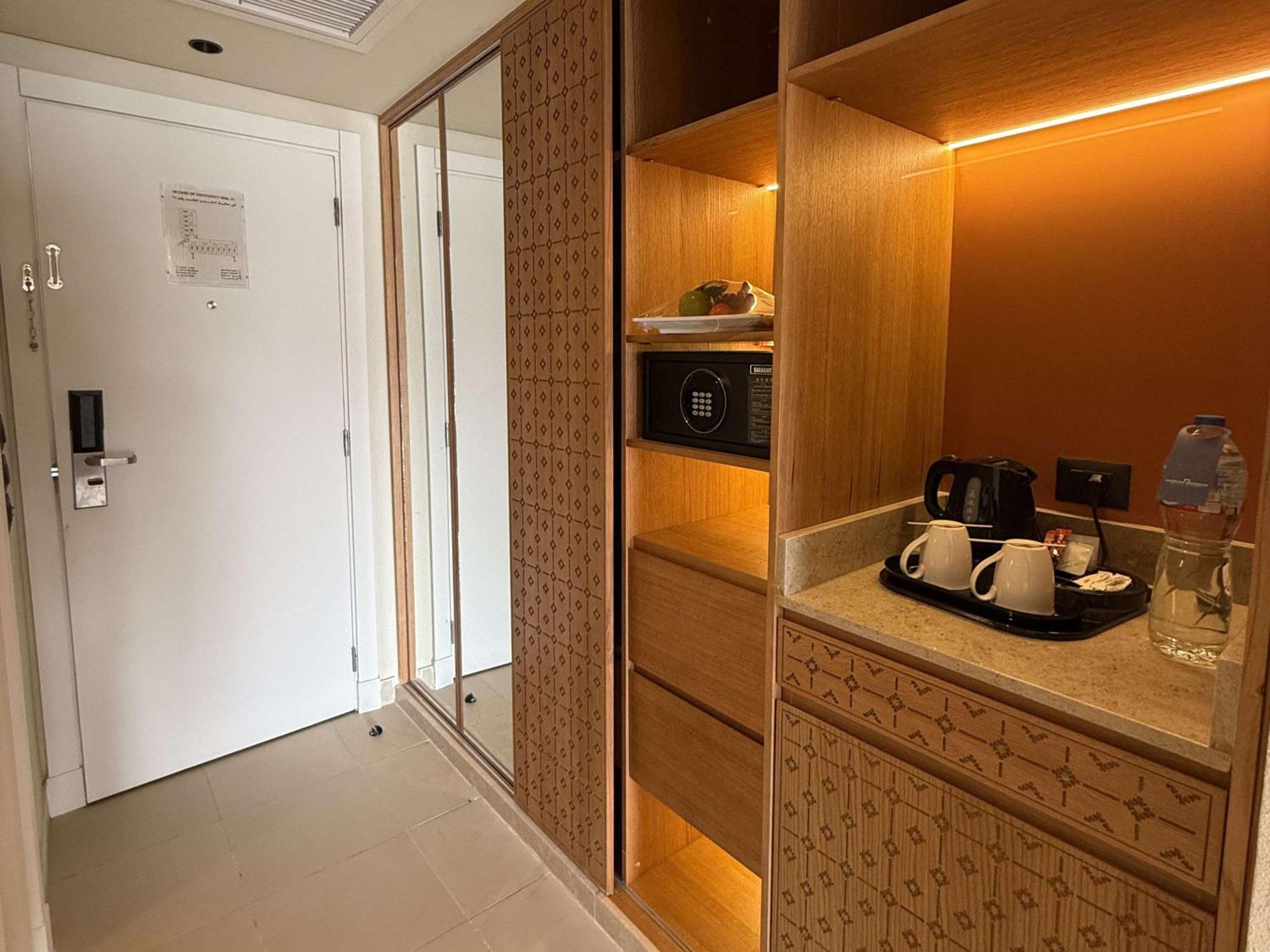 Naama Bay Promenade Beach Resort Managed By Accor Sharm el-Sheikh Exterior photo A wet bar in a hotel room